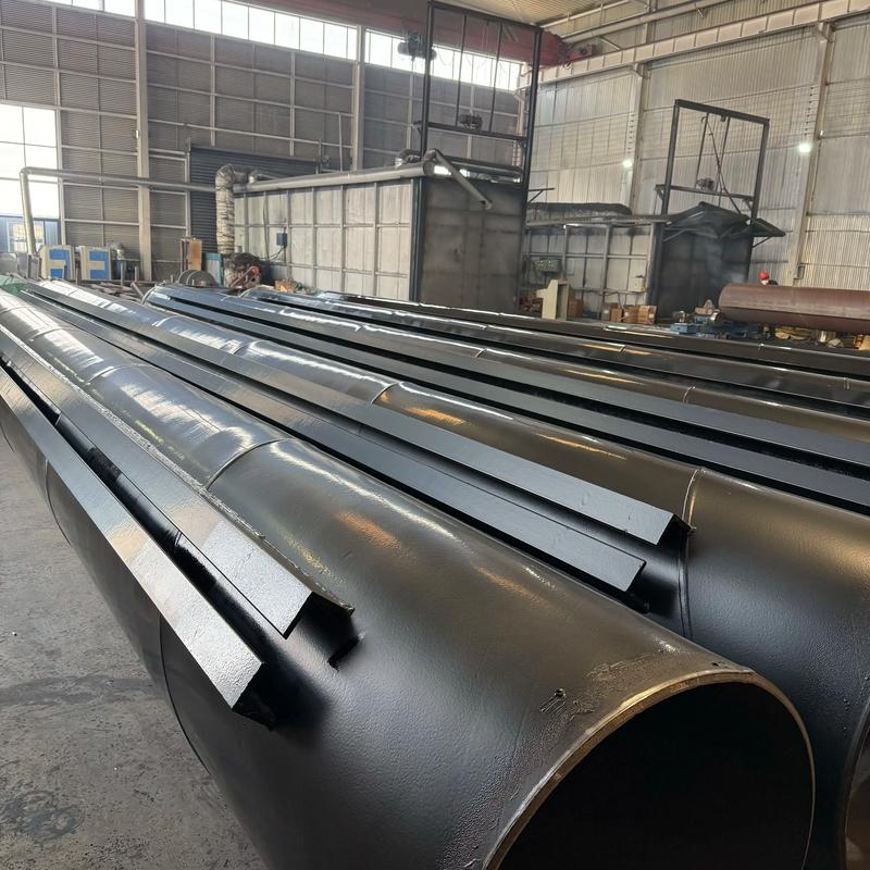 ct工法樁用防腐螺旋鋼管加班生產，我廠兩條3PE生產線全力運轉